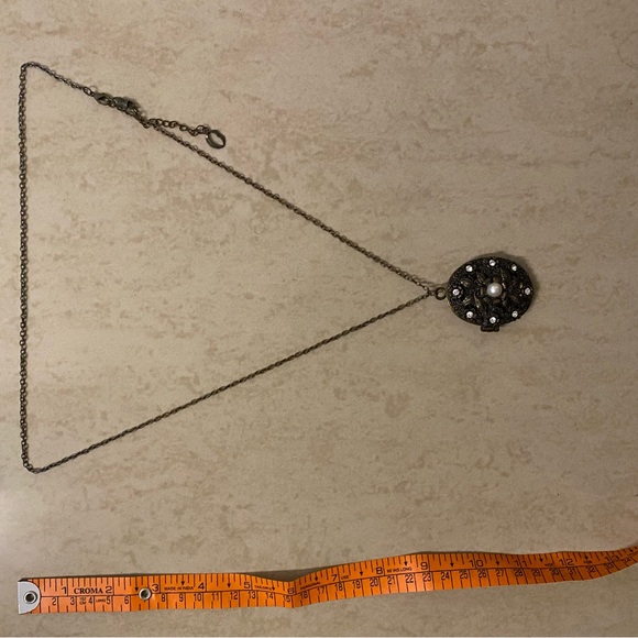 Vintage Bronze locket necklace with magnetic clasp pearl and rhinestones. - Picture 5 of 5